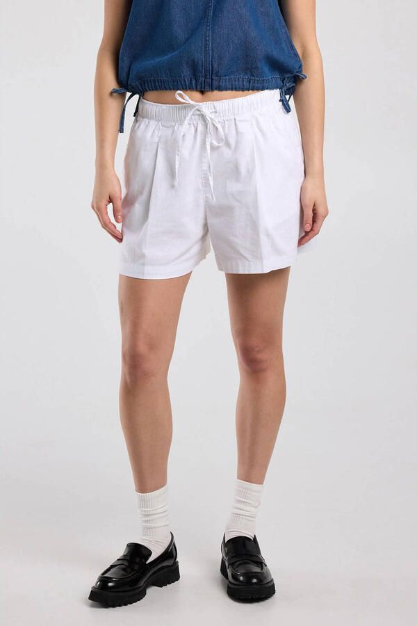 America Today regular waist casual short ecru