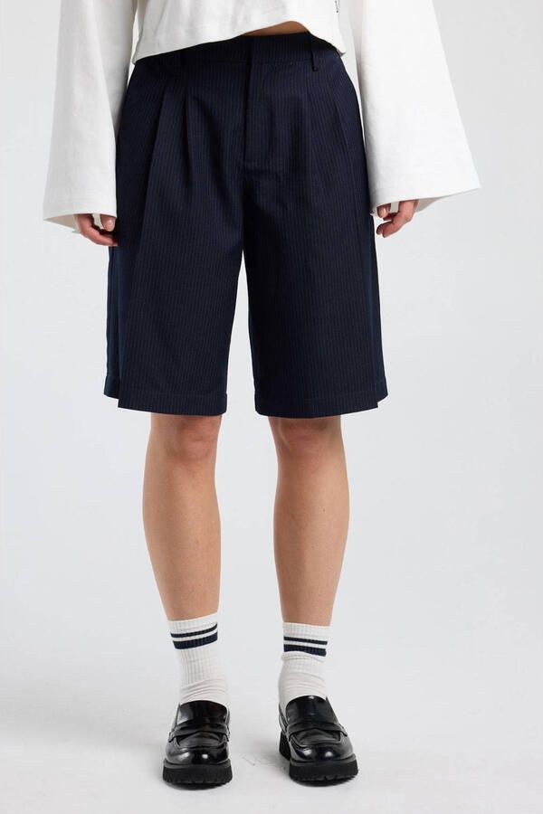 America Today wide leg bermuda short met plooien en krijtstreep donkerblauw