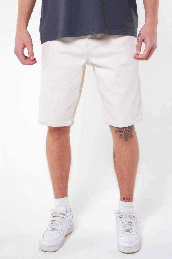 America Today regular fit short off white