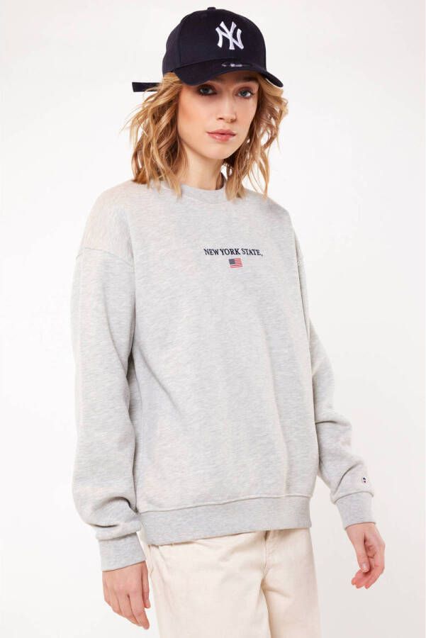 America Today sweater Suzana met tekst en borduursels lichtgrijs