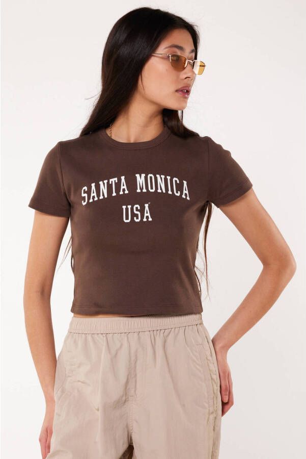 America Today T-shirt EVANA met tekst bruin