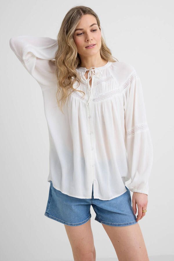 Anytime crinkle blouse met broderie-tapedetails wit