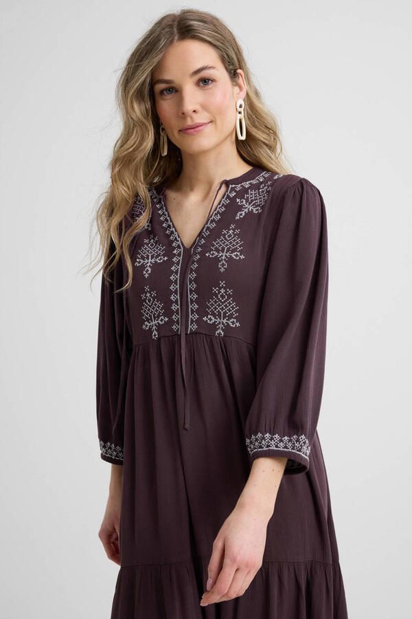 Anytime crinkle maxi jurk met borduursel donkerbruin