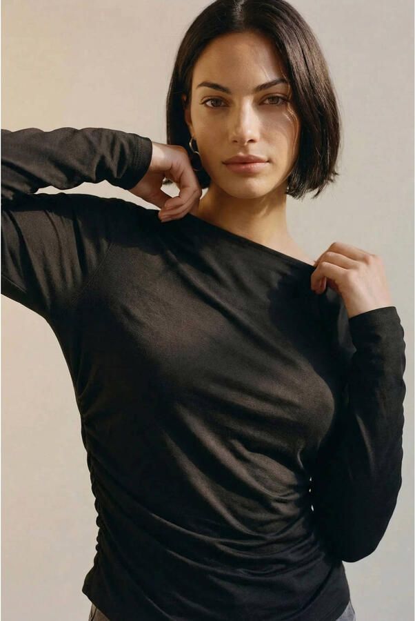 AWARE one shoulder top zwart