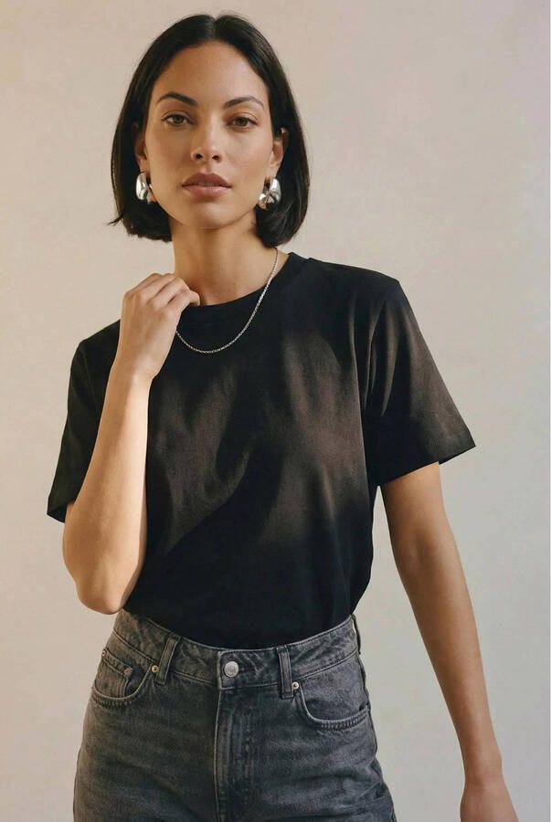 AWARE T-shirt zwart