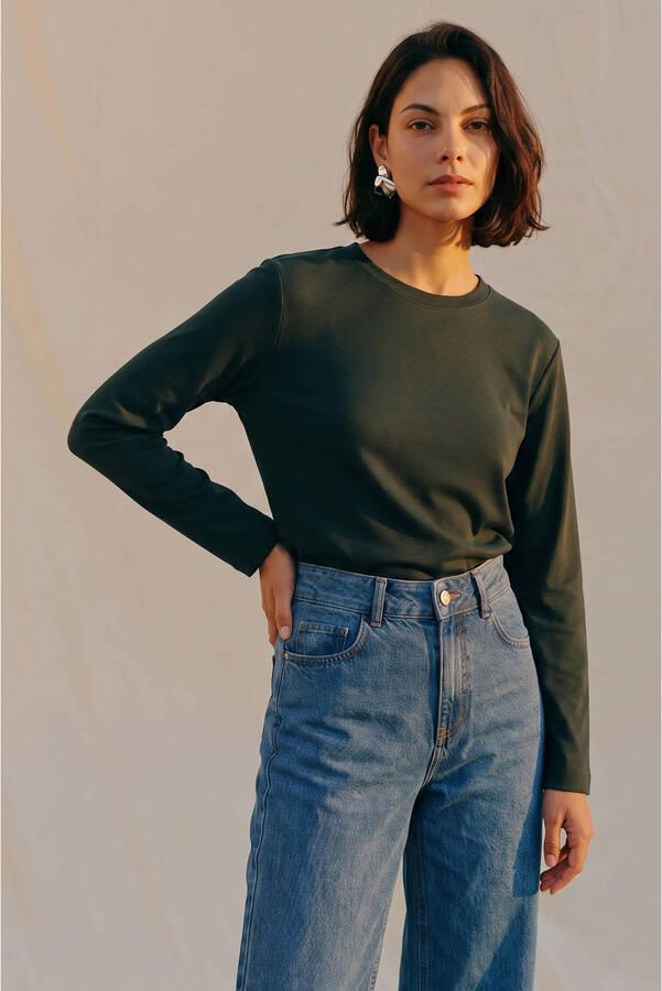 AWARE T-shirt zwart