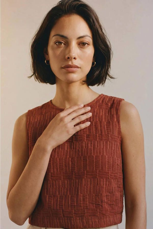 AWARE top met all over print roodbruin
