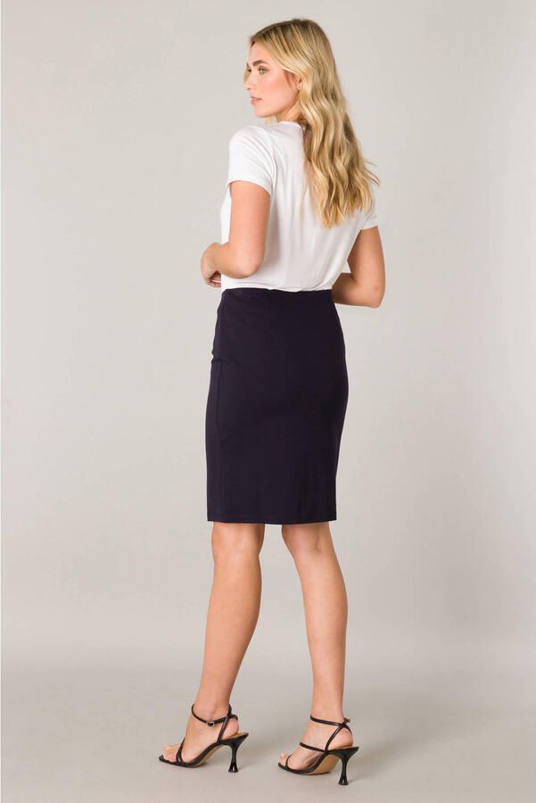 Base Level Kokerrok Jane Modellerende naden zorgen voor de kenmerkende zitting