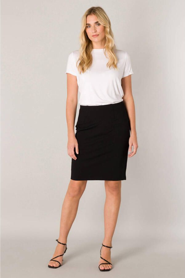 Base Level Kokerrok Jane Modellerende naden zorgen voor de kenmerkende zitting