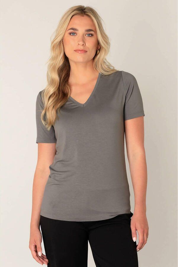 Base Level T-shirt Yanic met v-hals