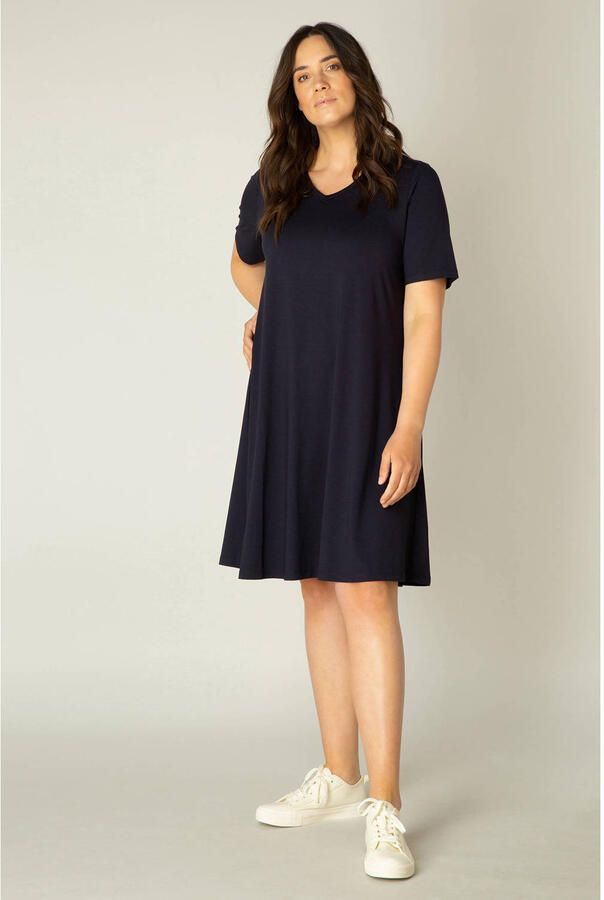 Base Level Curvy Shirtjurk Abernathy Zomerjurk in licht uitlopende vorm