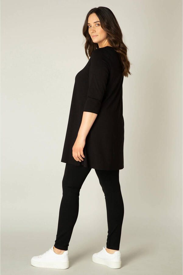Base Level Curvy Tuniekshirt ARIA met een ronde hals