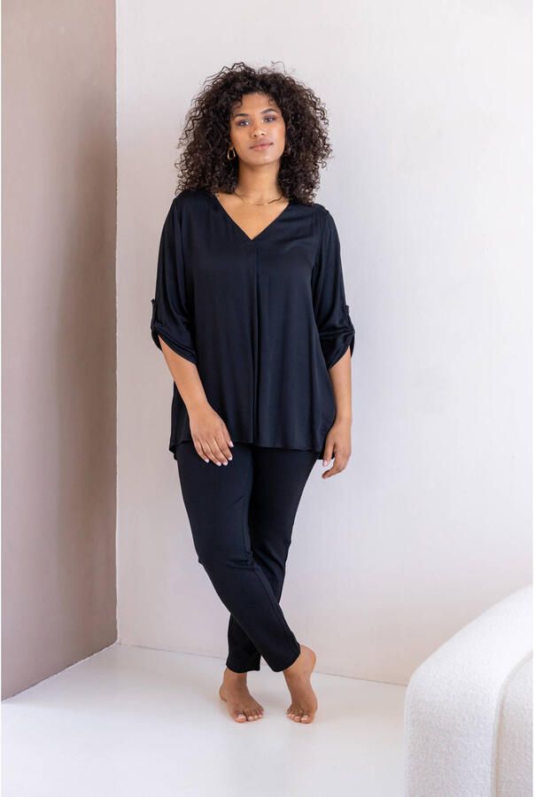 Base Level Curvy Shirtblouse Yanina met v-hals