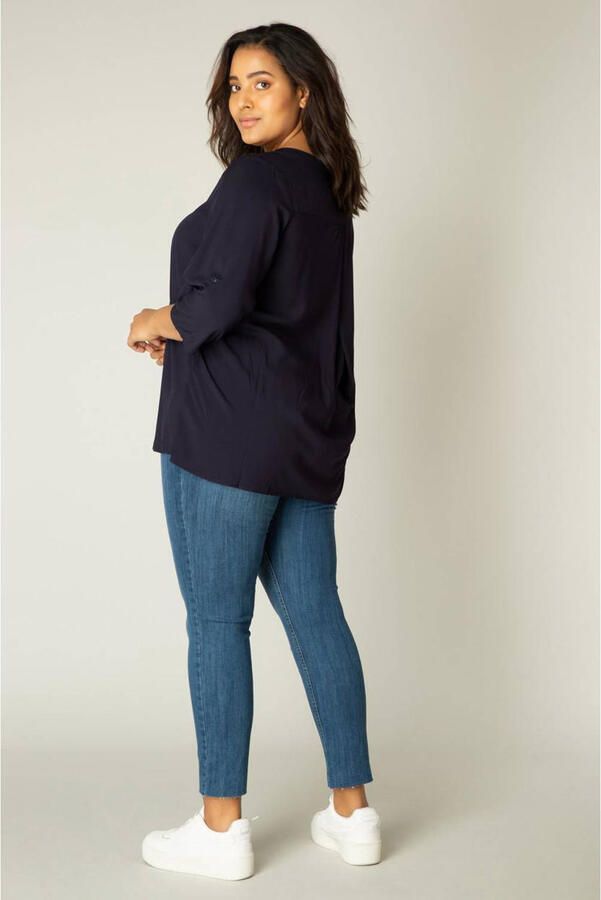 Base Level Curvy Shirtblouse Yanina met v-hals - Foto 2