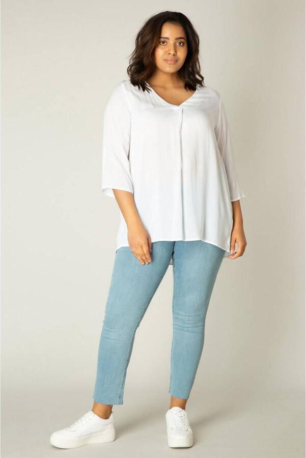 Base Level Curvy Shirtblouse Yanina met v-hals