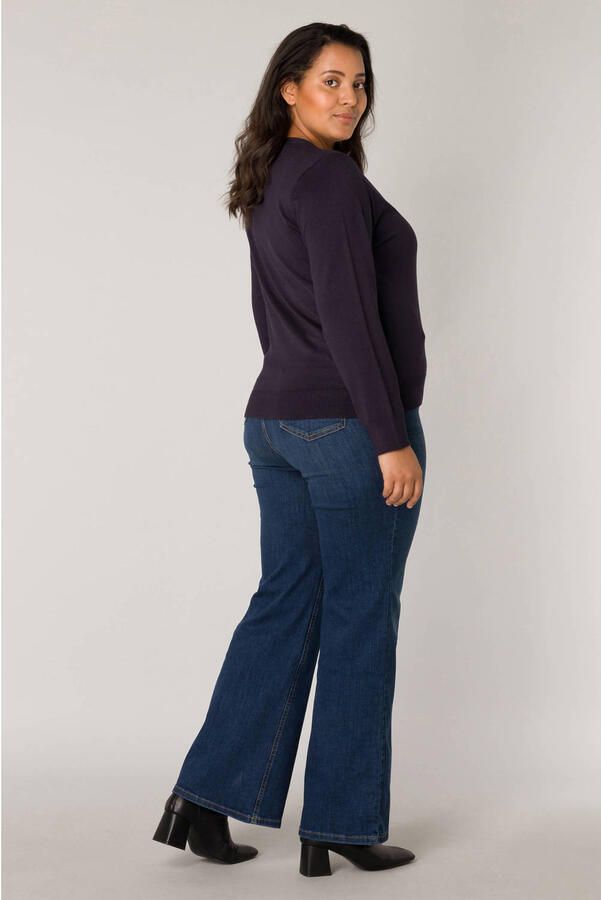 Base Level Curvy Cardigan BAS-YVONNE met v-hals en knoopsluiting