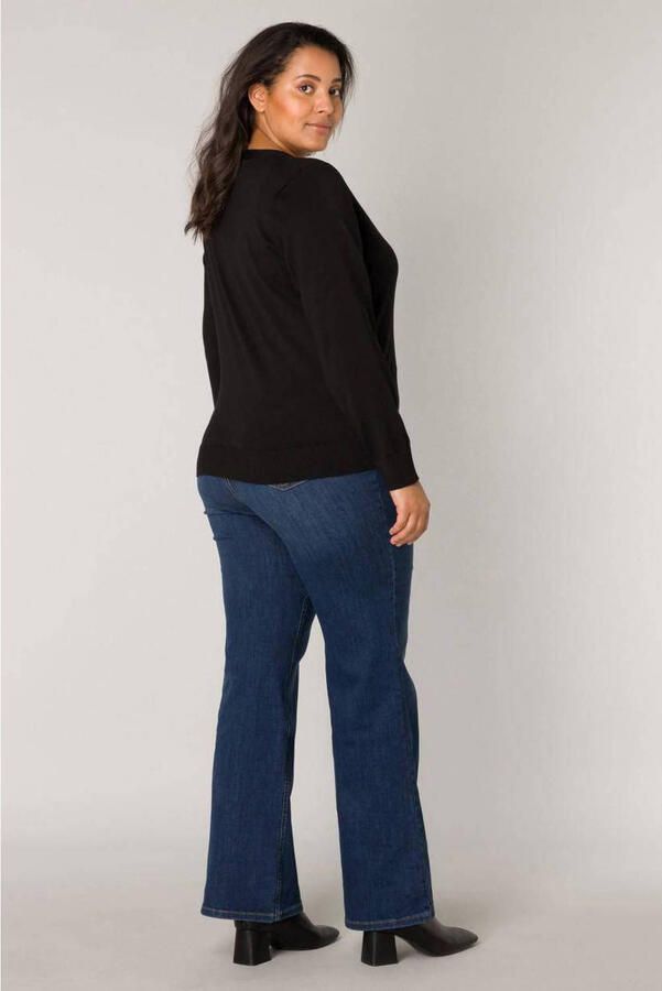 Base Level Curvy Cardigan BAS-YVONNE met v-hals en knoopsluiting - Foto 3