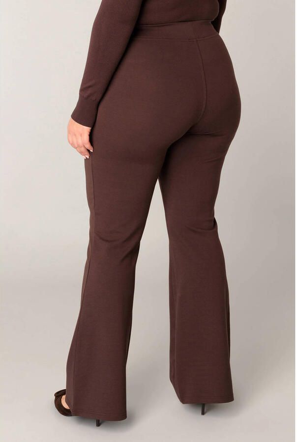 Base Level Curvy flared regular waist flared broek donkerbruin