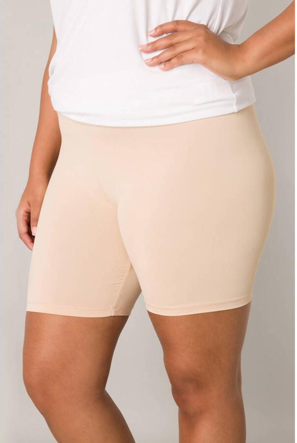 Base Level Curvy high waist regular fit short Yanissa nude