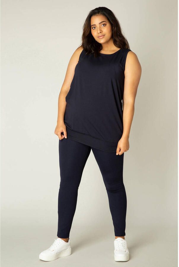 Base Level Curvy Lange top Yasmina Modellerende boord bij de zoom - Foto 3