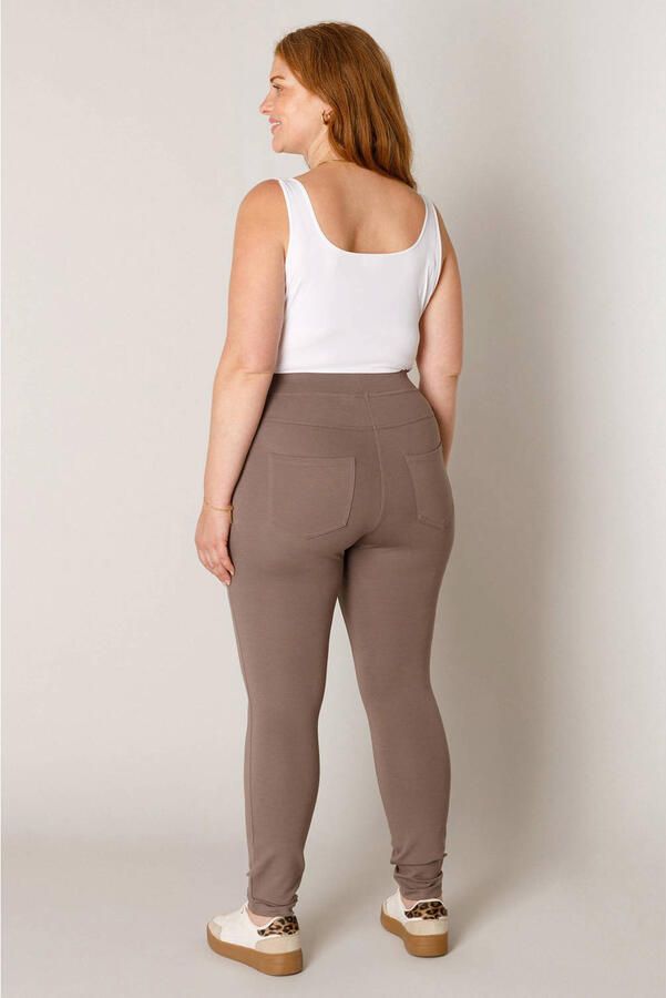 Base Level Curvy Tregging met elastische tailleband en gesuggereerde steekzakken