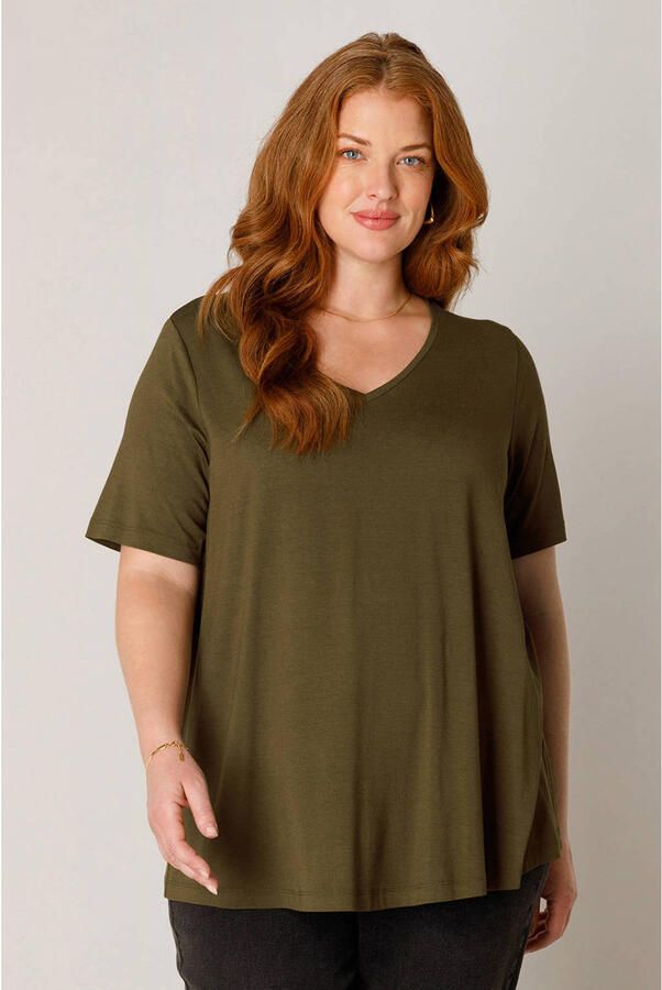 Base Level Curvy T-shirt