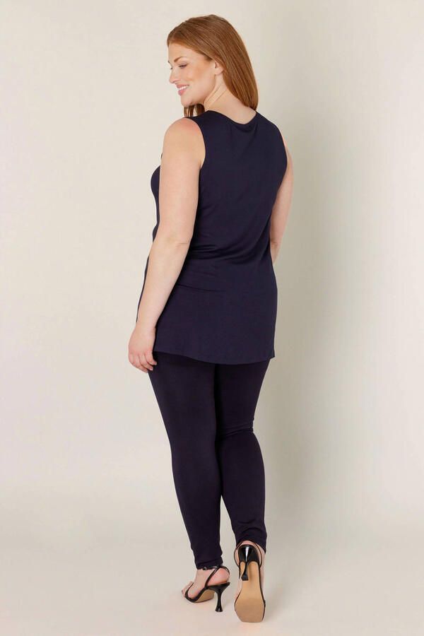 Base Level Curvy Top Over de heupen vallend model met splitjes bij de zoom