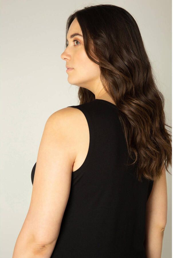 Base Level Curvy Top Over de heupen vallend model met splitjes bij de zoom