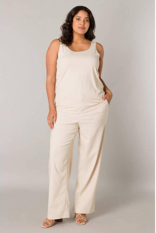 Base Level Curvy top Yanne travelstof beige