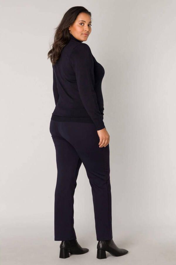 Base Level Curvy trui Yuena donkerblauw