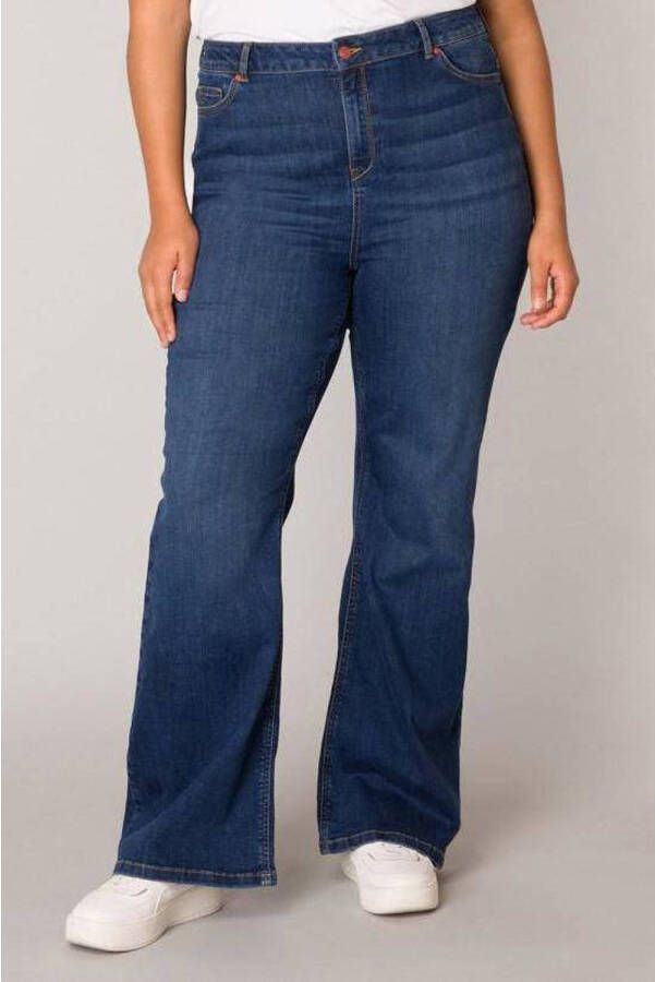 Base Level Curvy high waist flared jeans Yvana mid blue