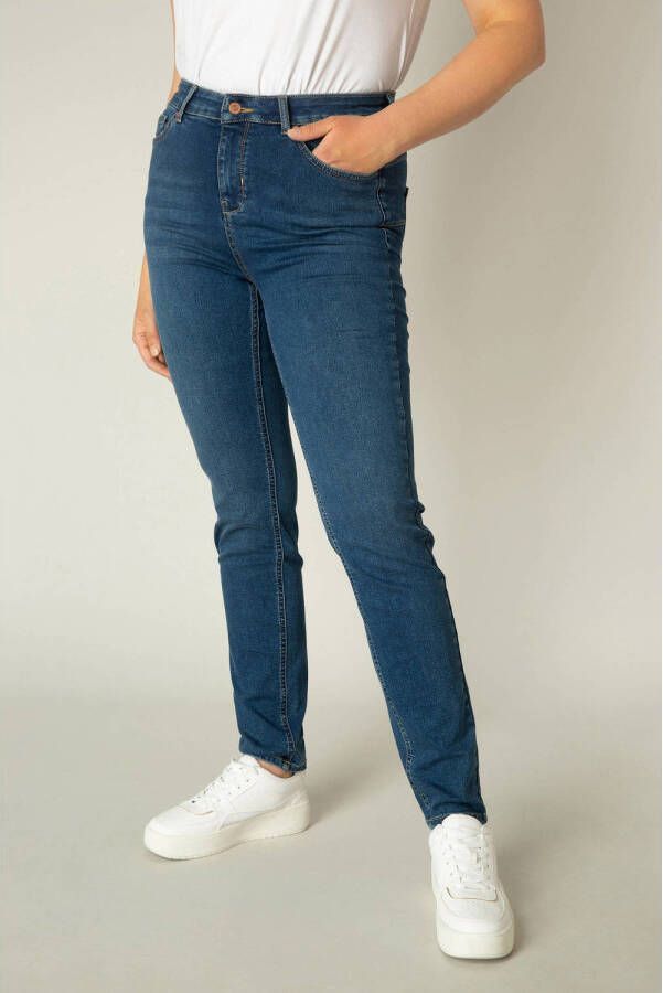 Base Level Curvy push-up slim fit jeans Joya medium light denim