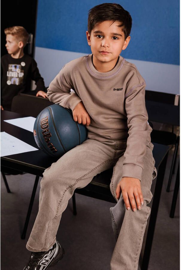 B.Nosy rechtvallende sweater met backprint bruin - Foto 3