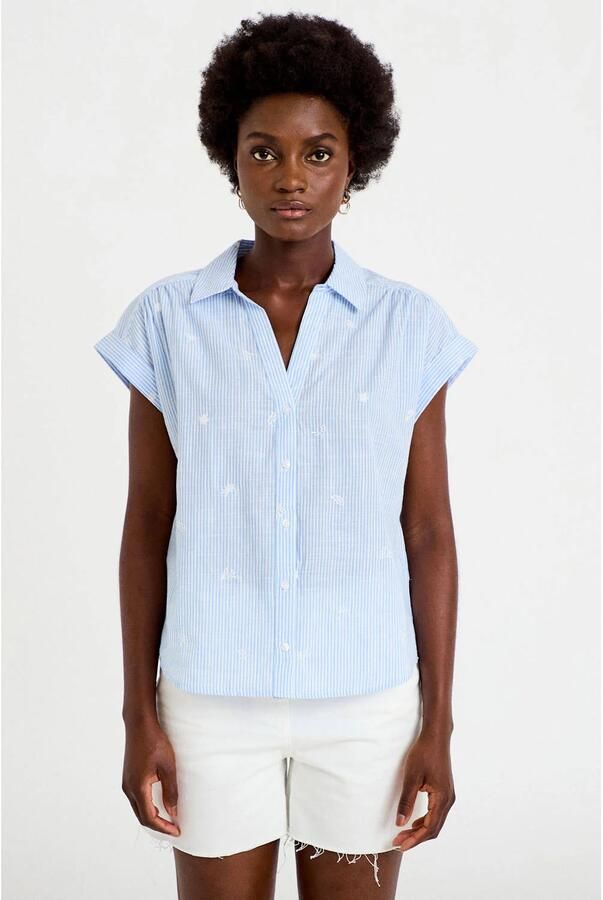 Cache gestreepte blouse met borduursels lichtblauw