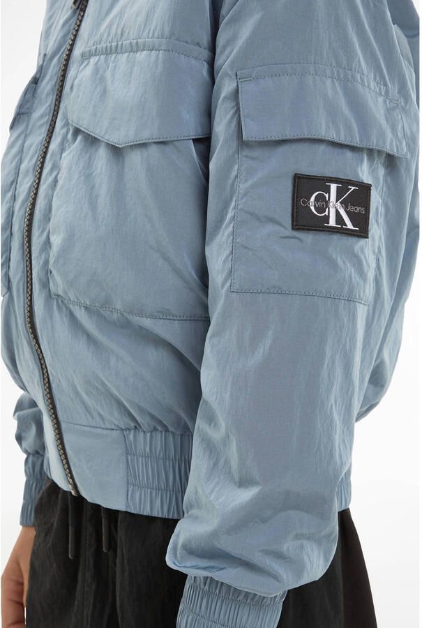 Calvin Klein bomberjack zomer met logo vergrijsd blauw Jas Jongens Nylon Opstaande kraag 140