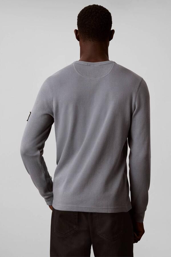 CALVIN KLEIN JEANS regular fit longsleeve met wafelstructuur staalgrijs - Foto 2