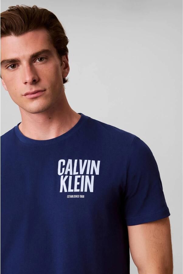 CALVIN KLEIN JEANS regular fit T-shirt met backprint estate blue - Foto 2