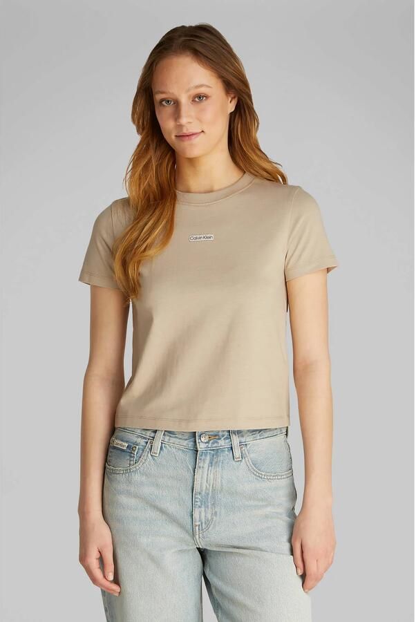CALVIN KLEIN Dames Tops & T-shirts Placed Institutional Baby Tee Zand - Foto 7