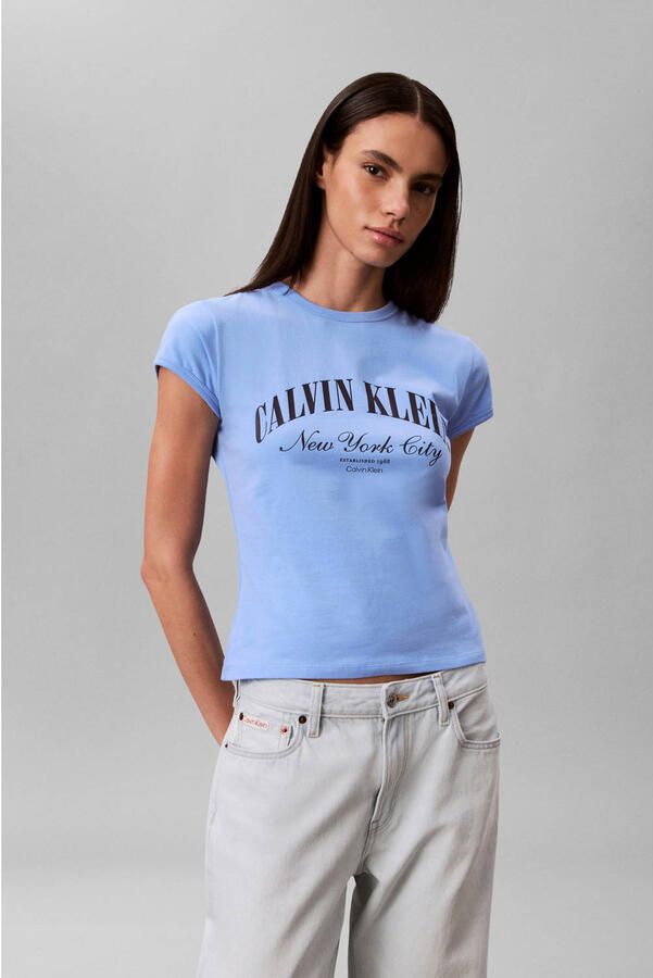 CALVIN KLEIN Dames Tops & T-shirts Ss Graphic Logo Baby Tee Lichtblauw - Foto 5