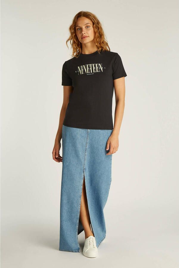 CALVIN KLEIN Dames Tops & T-shirts 19 Graphic Reg Tee Zwart - Foto 6