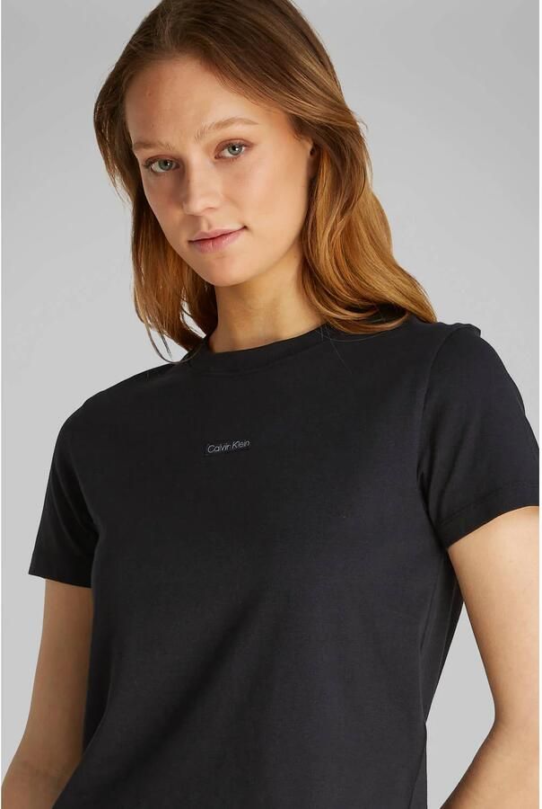CALVIN KLEIN Dames Tops & T-shirts Placed Institutional Baby Tee Zwart - Foto 6
