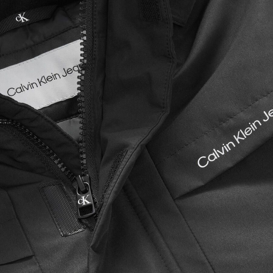 Calvin Klein Parka BACK TO SCHOOL JACKET voor kinderen tot 16 jaar met logopatch - Foto 3