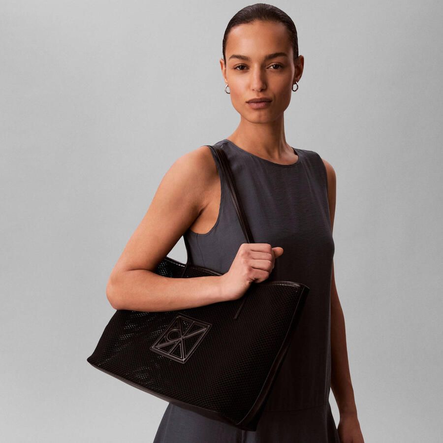 Calvin Klein mesh shopper Emblem zwart