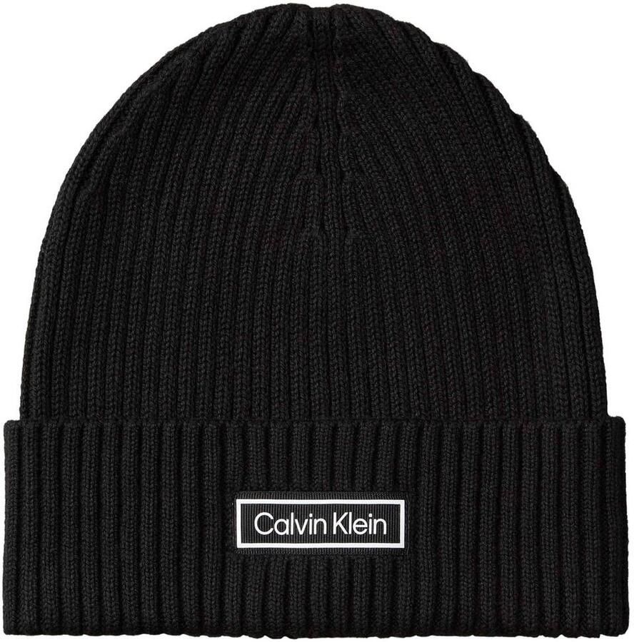 Calvin Klein Gebreide muts PATCH CHUNKY RIB COTTON BEANIE