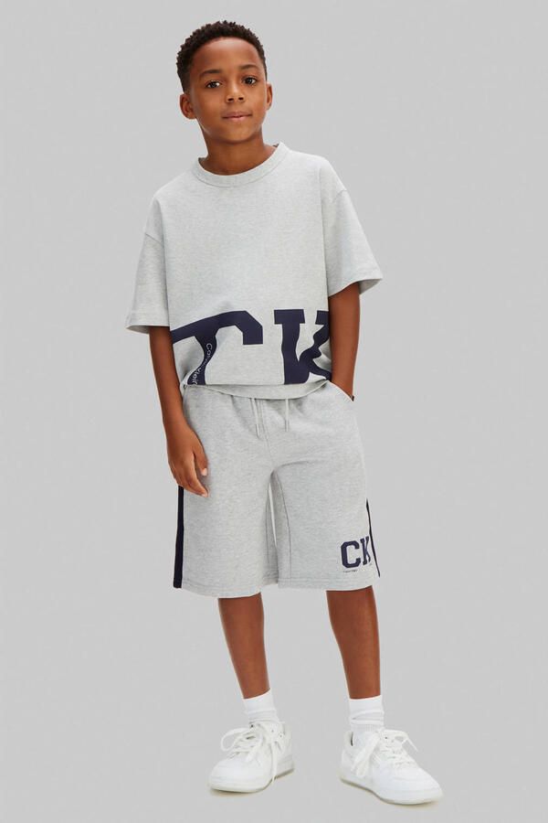 Calvin Klein Jeans relaxed fit sweatshorts van katoenmix model 'VARSITY' - Foto 2