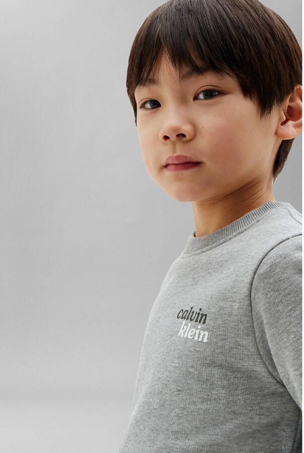 Calvin Klein sweater met backprint grijs - Foto 3