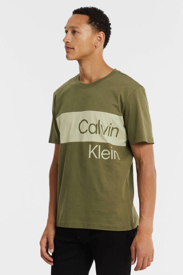 CALVIN KLEIN JEANS T-shirt met logo burnt olive