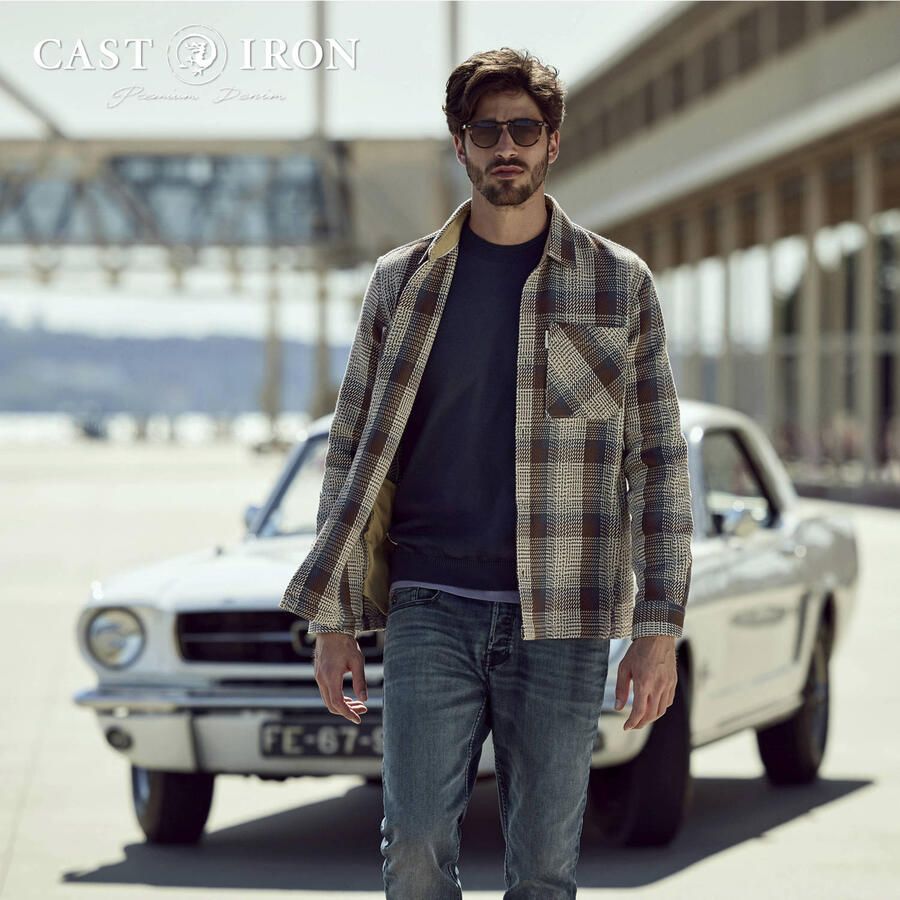 Cast Iron tapered fit jeans Shiftback strong blue overdye