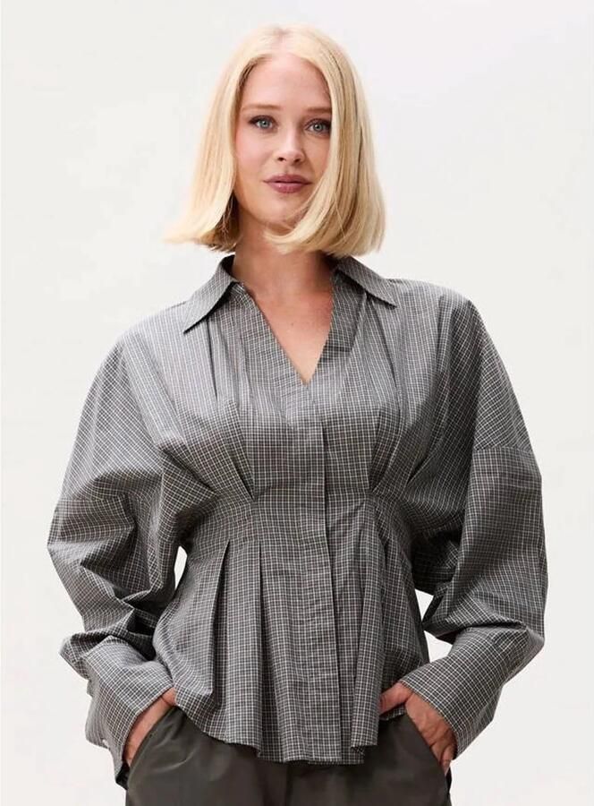 Catwalk Junkie getailleerde geruite blouse met plooien grijs