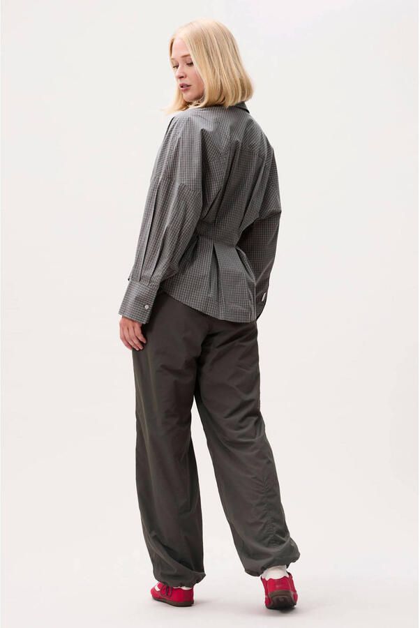 Catwalk Junkie getailleerde geruite blouse met plooien grijs - Foto 3